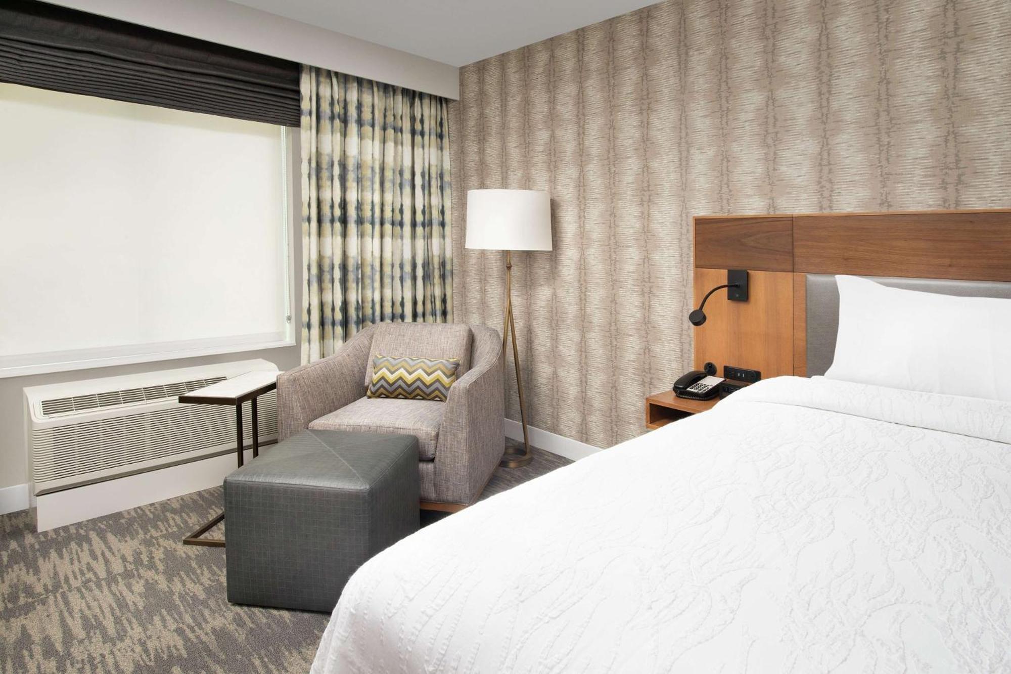 Hilton Garden Westchester Hotel 3*