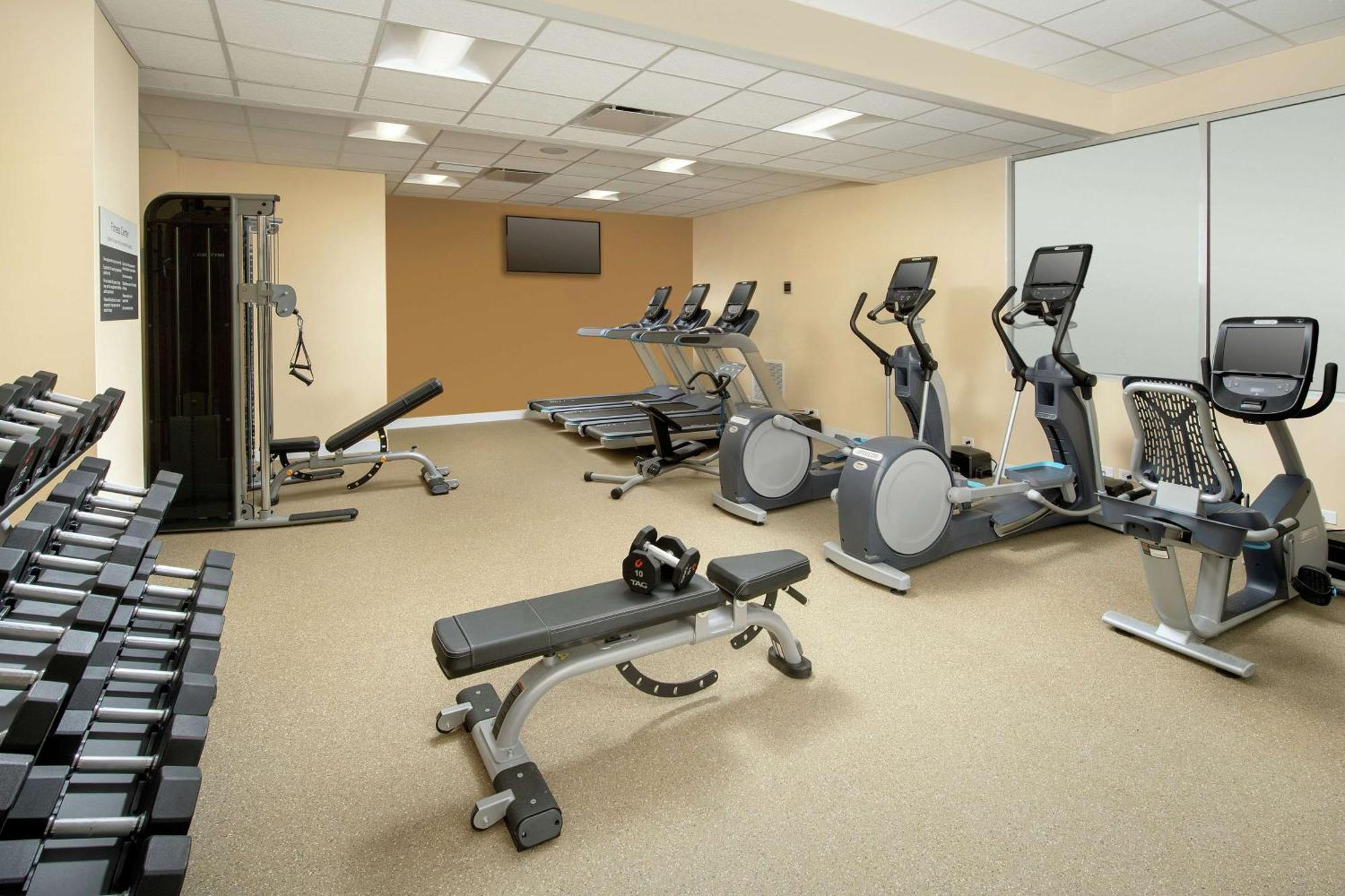 Hotel Hilton Garden Westchester 3*