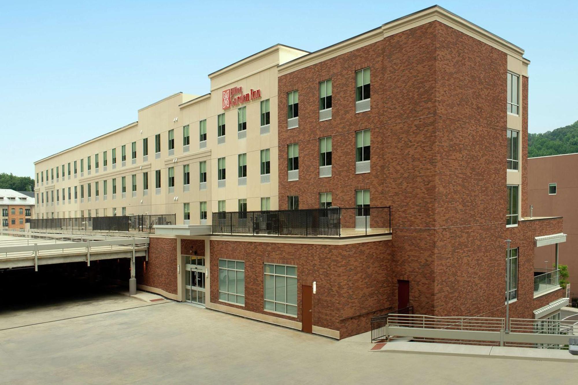 Hilton Garden Westchester 3*